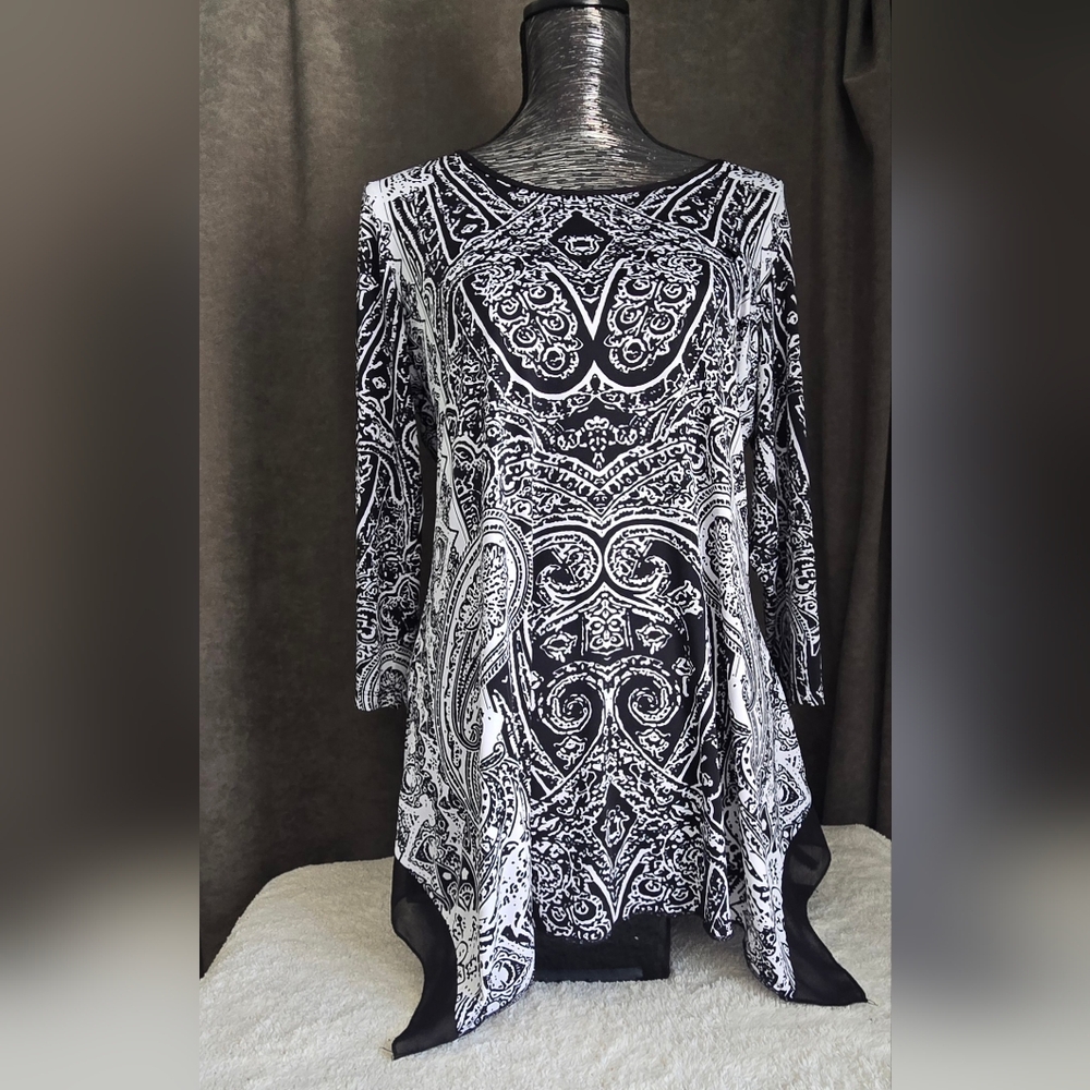 Elegant Black and White Paisley Women's Top